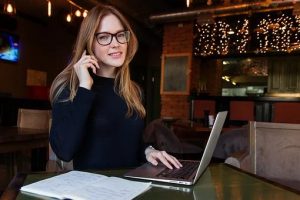 【在宅OK】ポケットワークの評判・口コミは？ライブチャットレディで安全に高収入を得る方法